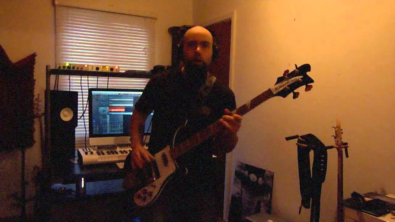 Murder in the Rue Morgue-Iron Maiden bass cover