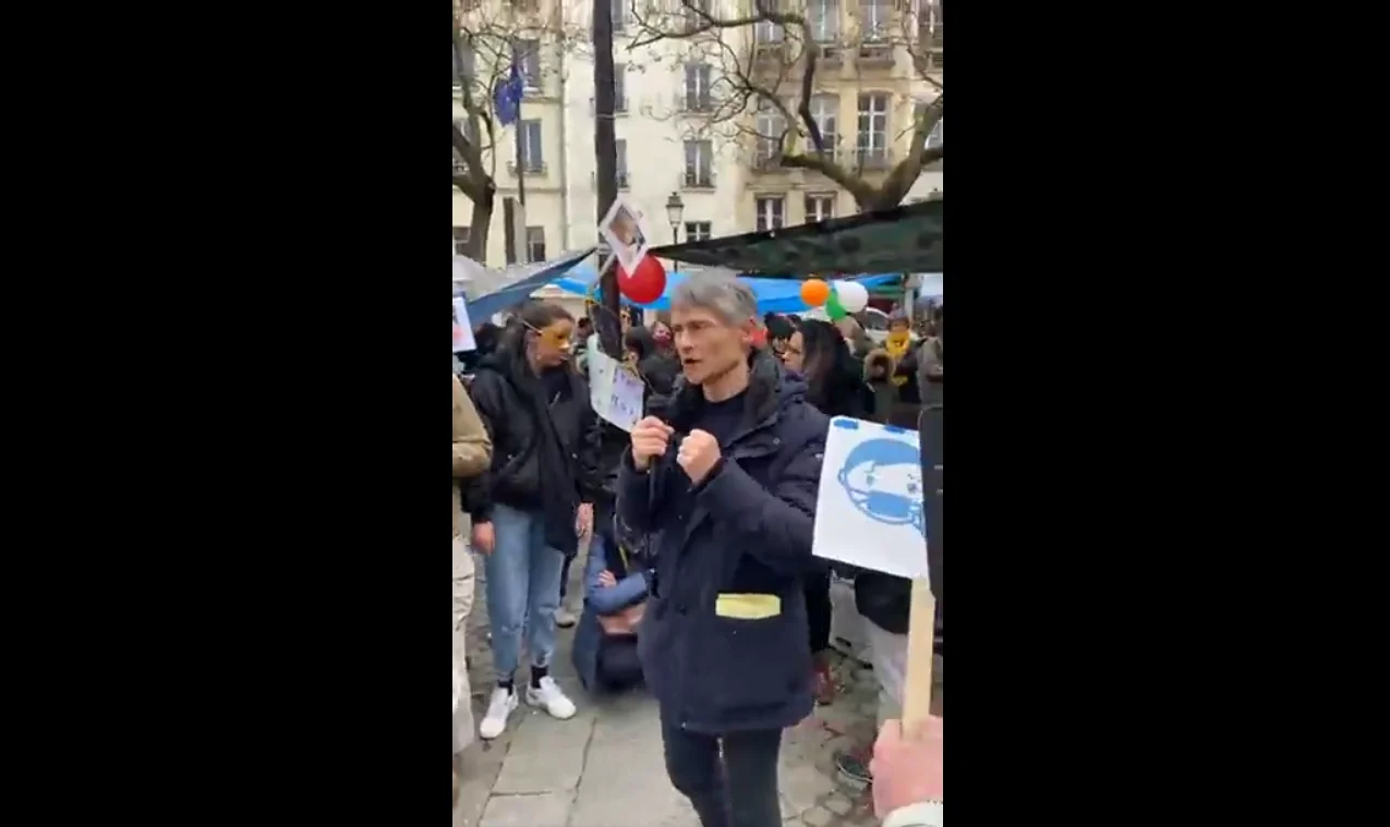 « Laissons nos enfants respirer », manifestation place Michelet à Paris (le 13 mars 2021)