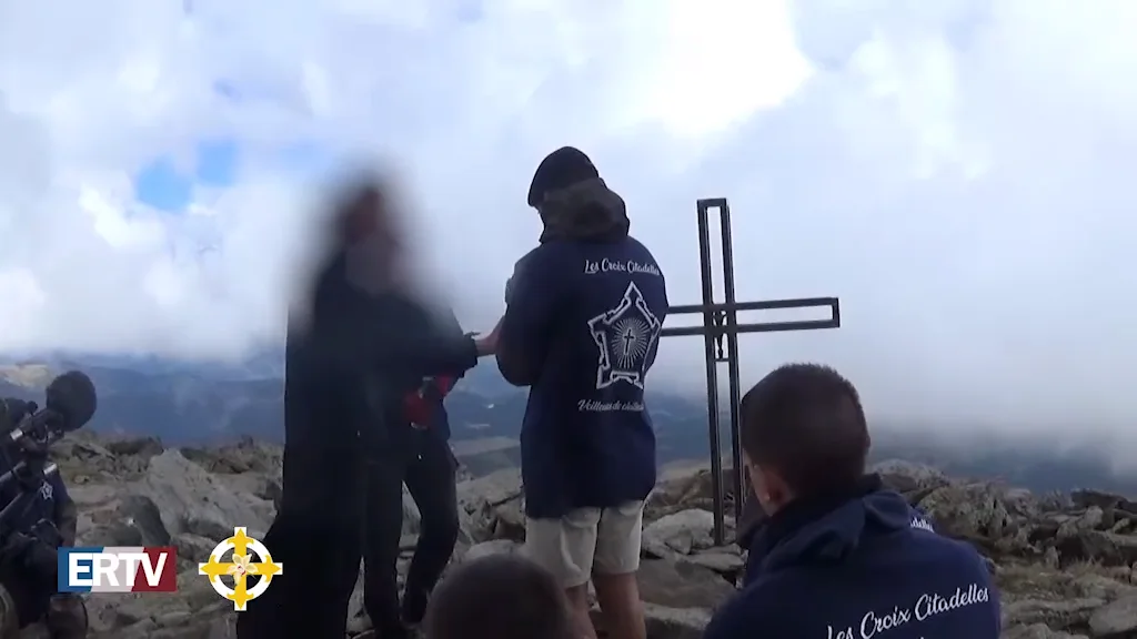 Pyrénées-Orientales : des militants nationalistes accomplissent la mission «Croix citadelles»